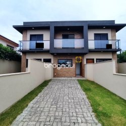 Casa com 89m², 2 quartos (sendo 2 suítes), 2 garagens, no bairro Rio Vermelho em Florianópolis