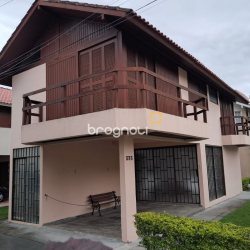 Casa com 114m², 3 quartos (sendo 1 suíte), 1 garagem, no bairro Ingleses do Rio Vermelho em Florianópolis