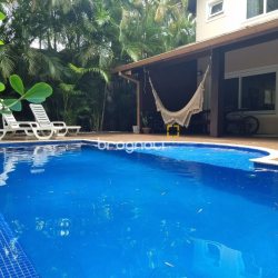 Casa de Condomínio com 400m², 6 quartos (sendo 6 suítes), 2 garagens, no bairro Barra da Lagoa em Florianópolis