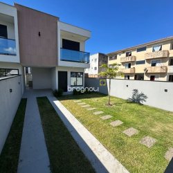 Casa com 124m², 3 quartos (sendo 1 suíte), 2 garagens, no bairro Ingleses em Florianópolis