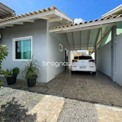 Casa com 56m², 3 quartos (sendo 1 suíte), 4 garagens, no bairro Rio Vermelho em Florianópolis