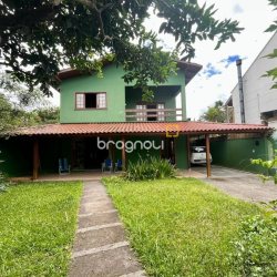 Casa com 220m², 6 quartos (sendo 1 suíte), 3 garagens, no bairro Rio Tavares em Florianópolis