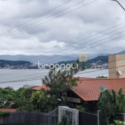 Casa com 274m², 5 quartos (sendo 3 suítes), 4 garagens, no bairro Itaguaçu em Florianópolis