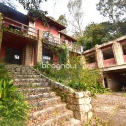 Casa com 152m², 3 quartos (sendo 1 suíte), 2 garagens, no bairro Sambaqui em Florianópolis