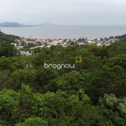 Terreno com 14106m², no bairro Sambaqui em Florianópolis