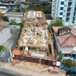 Apartamento com 59m², 2 quartos, 1 garagem, no bairro Carvoeira em Florianópolis
