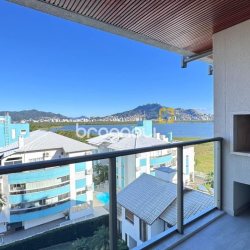 Apartamento com 102m², 2 quartos (sendo 2 suítes), 2 garagens, no bairro João Paulo em Florianópolis