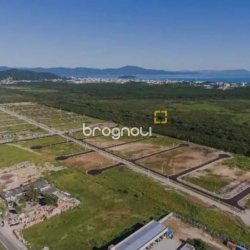 Terreno com 450m², no bairro Vargem Grande em Florianópolis
