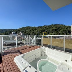 Cobertura com 159m², 3 quartos (sendo 1 suíte), 2 garagens, no bairro Jurerê em Florianópolis