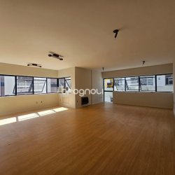 Sala com 60m², 1 garagem, no bairro Centro em Florianópolis
