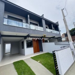 Casa com 84m², 3 quartos (sendo 1 suíte), 2 garagens, no bairro Sertão do Maruim em São José