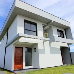 Casa com 99m², 2 quartos (sendo 2 suítes), 1 garagem, no bairro Campeche em Florianópolis