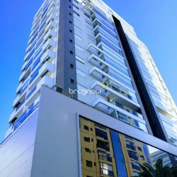Apartamento com 125m², 3 quartos (sendo 3 suítes), 2 garagens, no bairro Kobrasol em São José
