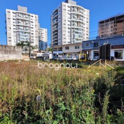 Terreno com 540m², no bairro Barreiros em São José