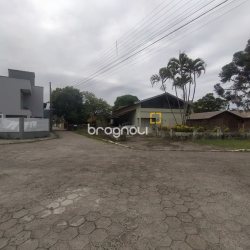 Terreno com 1850m², no bairro Carianos em Florianópolis