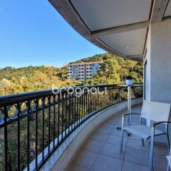 Apartamento com 94m², 2 quartos (sendo 2 suítes), 2 garagens, no bairro Coqueiros em Florianópolis