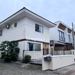 Casa com 120m², 3 quartos (sendo 1 suíte), 2 garagens, no bairro Campeche em Florianópolis
