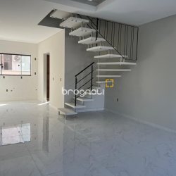 Casa com 85m², 2 quartos (sendo 2 suítes), 1 garagem, no bairro Bela Vista em Palhoça