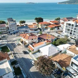 Casa com 113m², 4 quartos (sendo 1 suíte), 4 garagens, no bairro Ingleses em Florianópolis