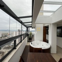 Cobertura com 140m², 3 quartos (sendo 1 suíte), 2 garagens, no bairro Kobrasol em São José