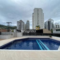 Apartamento com 157m², 3 quartos (sendo 3 suítes), 2 garagens, no bairro Centro em Florianópolis