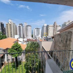 Casa com 100m², 3 quartos (sendo 1 suíte), 3 garagens, no bairro Centro em Florianópolis