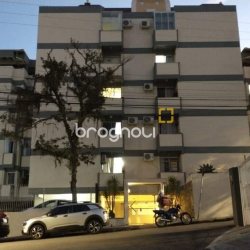 Apartamento com 81m², 3 quartos, 1 garagem, no bairro Coqueiros em Florianópolis