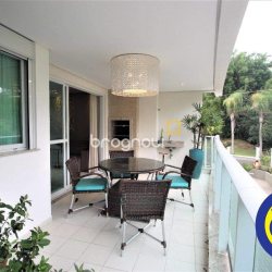 Apartamento com 168m², 4 quartos (sendo 3 suítes), 2 garagens, no bairro Cacupé em Florianópolis