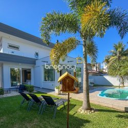 Casa com 242m², 4 quartos (sendo 3 suítes), 4 garagens, no bairro Jurerê Internacional em Florianópolis
