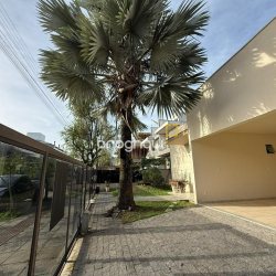 Casa com 291m², 5 quartos (sendo 4 suítes), 2 garagens, no bairro Cachoeira do Bom Jesus em Florianópolis