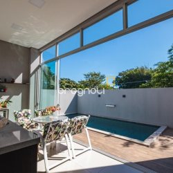 Casa de Condomínio com 287m², 4 quartos (sendo 4 suítes), 2 garagens, no bairro Vargem Grande em Florianópolis