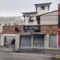 Casa com 326m², 7 garagens, no bairro Estreito em Florianópolis