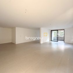 Apartamento com 210m², 4 quartos (sendo 4 suítes), 2 garagens, no bairro Jurerê em Florianópolis