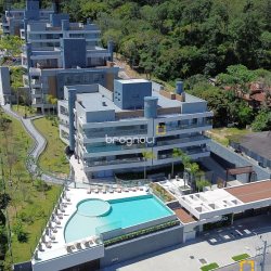 Apartamento com 165m², 3 quartos (sendo 3 suítes), 3 garagens, no bairro Cacupé em Florianópolis