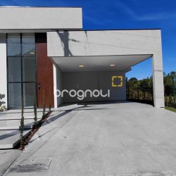 Casa de Condomínio com 181m², 3 quartos (sendo 3 suítes), 2 garagens, no bairro Canasvieiras em Florianópolis