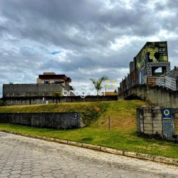 Terreno com 451m², no bairro Areias de Baixo em Governador Celso Ramos