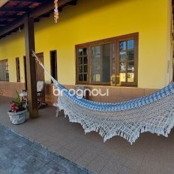 Casa com 215m², 4 quartos (sendo 1 suíte), 4 garagens, no bairro Barra da Lagoa em Florianópolis