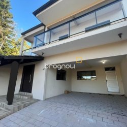 Casa com 200m², 4 quartos (sendo 1 suíte), 2 garagens, no bairro Pântano do Sul em Florianópolis