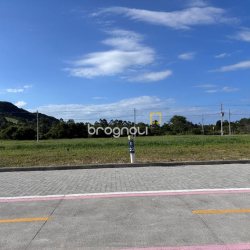 Terreno com 375m², no bairro São João do Rio Vermelho em Florianópolis