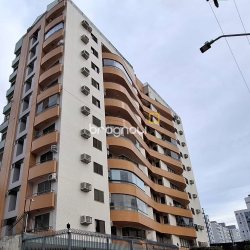 Apartamento com 109m², 3 quartos (sendo 1 suíte), 1 garagem, no bairro Centro em Florianópolis