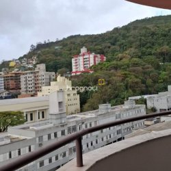 Apartamento com 109m², 3 quartos (sendo 1 suíte), 1 garagem, no bairro Centro em Florianópolis