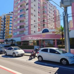 Apartamento com 71m², 2 quartos (sendo 1 suíte), 1 garagem, no bairro Itacorubi em Florianópolis
