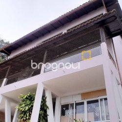 Casa com 264m², 6 quartos (sendo 1 suíte), 4 garagens, no bairro Centro em Florianópolis