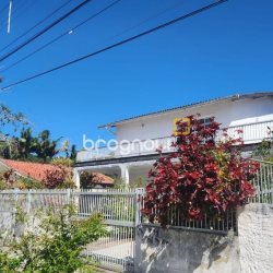Casa com 298m², 5 quartos (sendo 1 suíte), 6 garagens, no bairro Daniela em Florianópolis