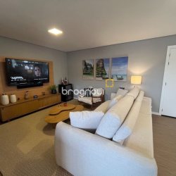 Cobertura com 137m², 4 quartos (sendo 4 suítes), 2 garagens, no bairro Jurerê em Florianópolis