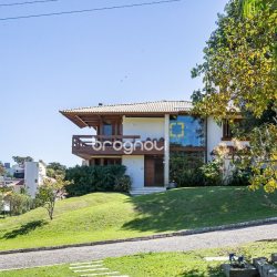 Casa de Condomínio com 563m², 3 quartos (sendo 3 suítes), 4 garagens, no bairro Cacupe em Florianópolis