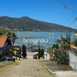 Casa com 316m², 4 quartos (sendo 1 suíte), 2 garagens, no bairro Saco dos Limões em Florianópolis