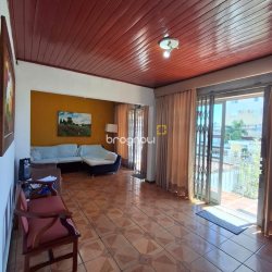 Casa com 108m², 3 quartos (sendo 1 suíte), 2 garagens, no bairro Barreiros em São José
