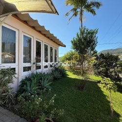 Casa com 229m², 4 quartos (sendo 1 suíte), 4 garagens, no bairro Parque São Jorge em Florianópolis