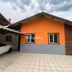 Casa com 120m², 2 quartos, 2 garagens, no bairro Ribeirão da Ilha em Florianópolis